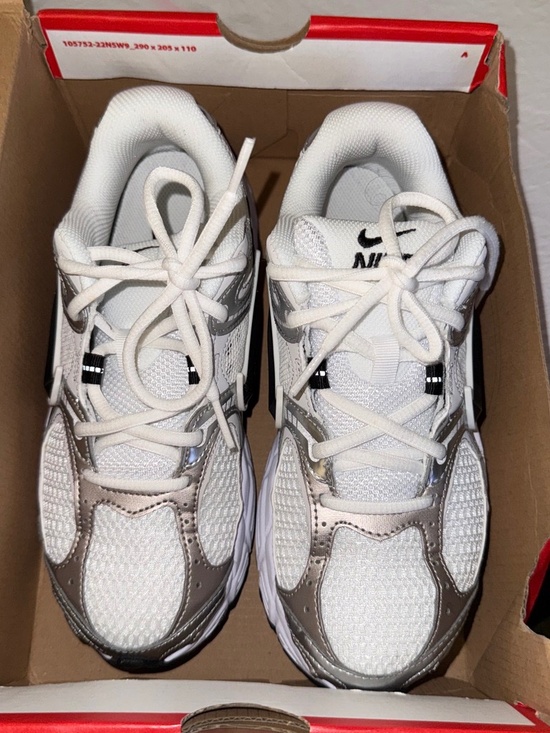 Nike Shoes - Nike women VNR